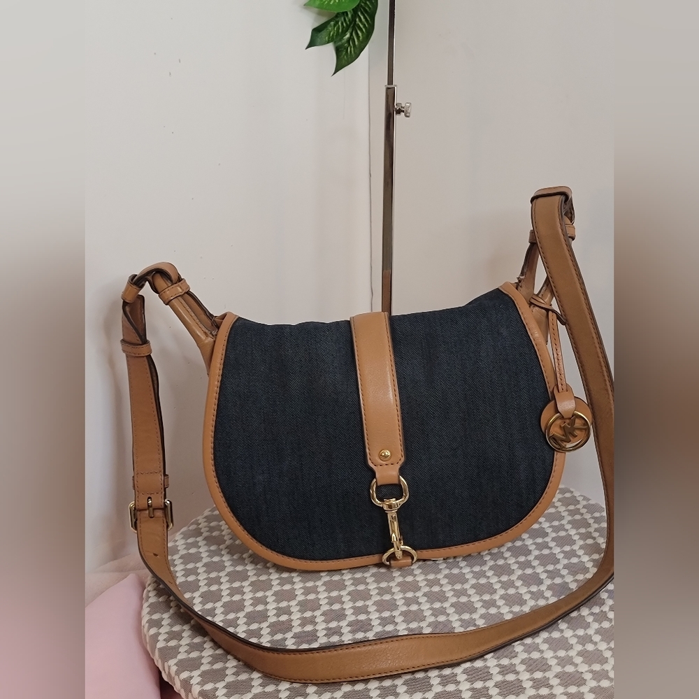 ❤️ Micheal kors Denim Crossbody bag/Adjustable Strap